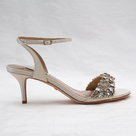 Badgley Mischka Richelle, Ivory, NWT (box) several sizes, wedding sandals - Picture 3 of 3